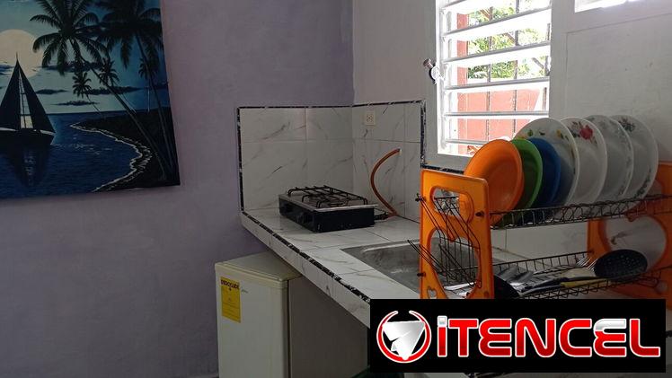 ES HABITACIÓN PRIVADA EN LA TERRAZA DE MI CASA.