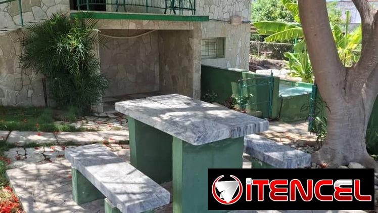Casa de renta en Guanabo a 3 cuadras del mar. No se va la luz tengo paneles solares y baterías.