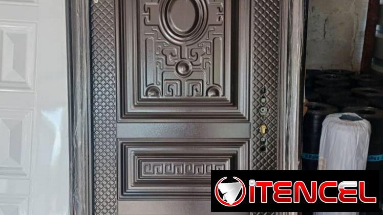 Puerta cromada para exterior