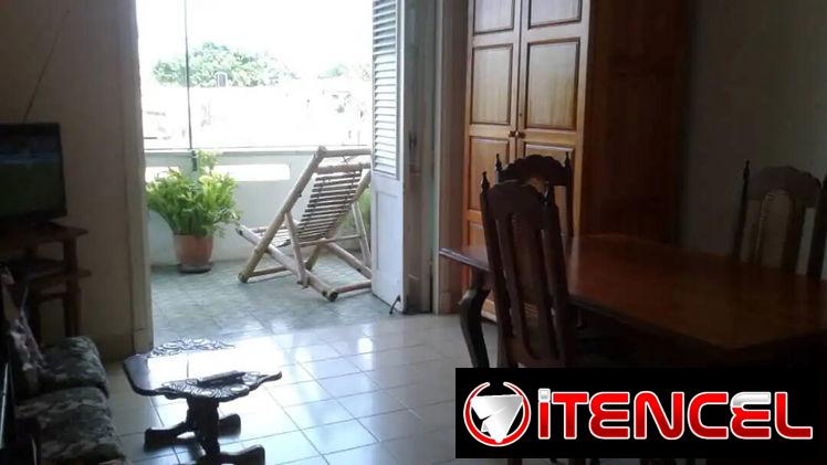 🎯 Apartamento en el Vedado, luz permanente.