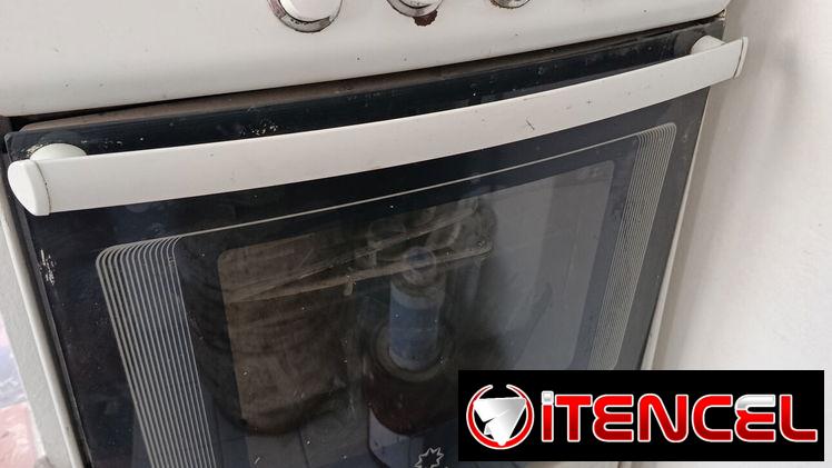 Cocina de gas con horno y extractor