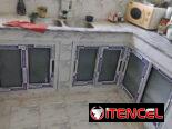 Bajos de meseta en aluminio y cristales. Closet de espejos. Mamparas de baños. Puertas de exteriores y interiores