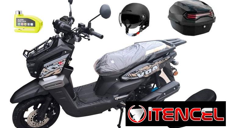 Moto, casco, baúl, candado y malla