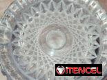 Vendo búcaro antiguo de cristal bohemia. En perfectas condiciones.