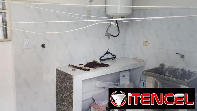 🏠 Casa en venta de 2 cuartos en Centro Habana, Los Sitios. Tiene gas de la calle y otras comodidades