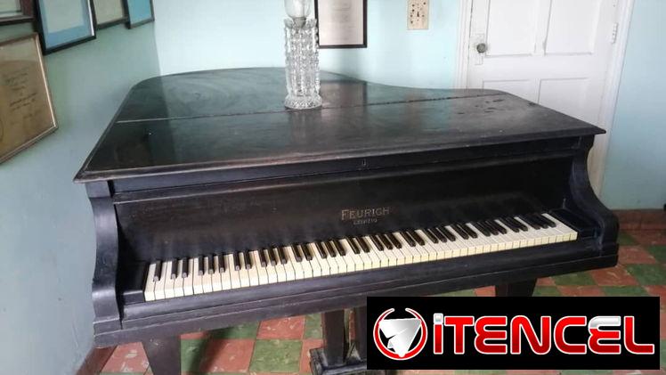 Piano de cola antiguo