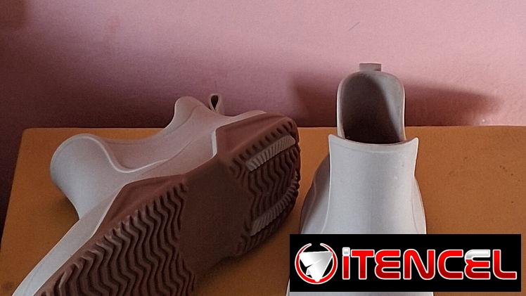 Botas de agua de corte bajo de muy poco uso