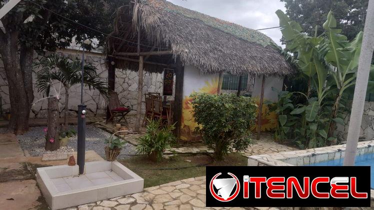 Se vende casa independiente con piscina, garaje con permiso de renta con superficie de500m²