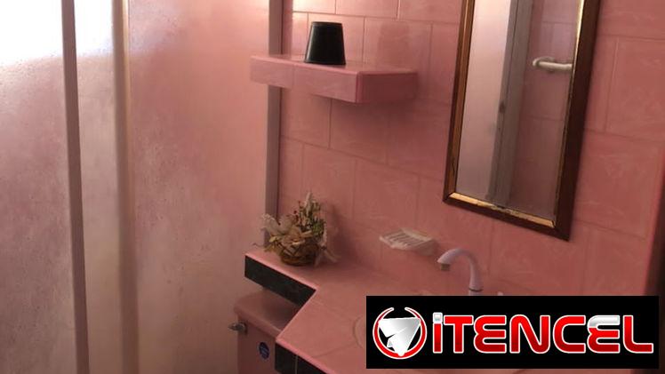 SE RENTA CASA CON PISCINA A 50 METROS DE LA PLAYA DE GUANABO (DOS HABITACIONES).54026428