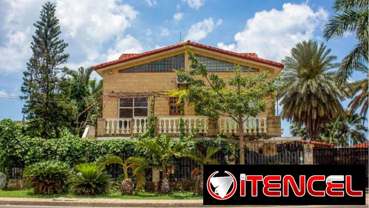 Exclusiva propiedad en renta con piscina y salida marina hemingway