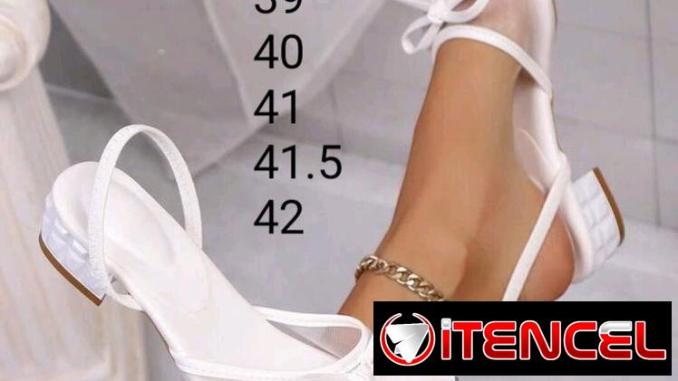 Zapatos blancos de mujer con lazo