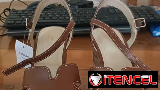 Vendo estas sandalias nuevas son el 8 (40), ver fotos interesados llamar a Marta 58407683