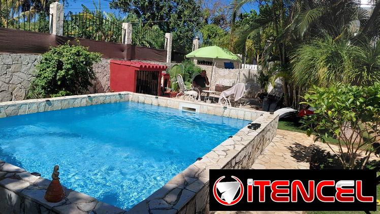 Se vende casa independiente con piscina, garaje con permiso de renta con superficie de500m²
