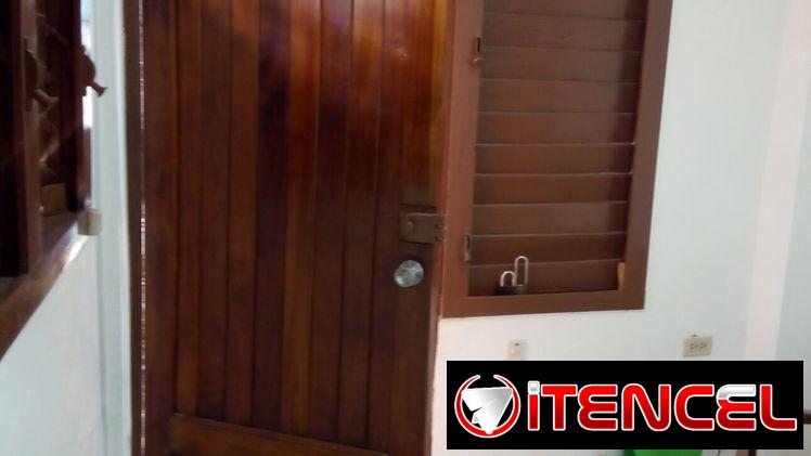 Permuto o vendo casa de un cuarto en bajos placa libre.