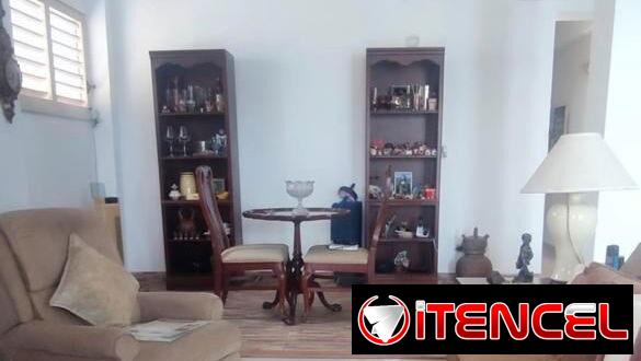 Apartamento en el Vedado 3 cuartos y medio y 3 baños. Todo en óptimo estado