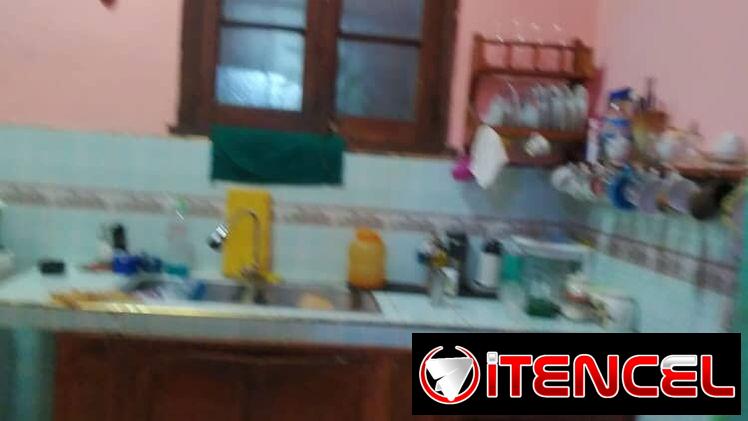 Ofertaaa biplanta en bajos con carporshe,3 cuartos y amplio patio trasero 245 metros en total. Aproveche e invierta!!!!