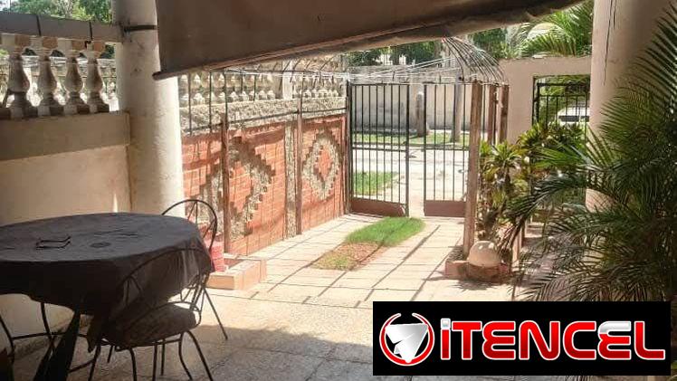 Apto en bajos recién remodelado cerca de 20 y 17 en el Vedado !!!