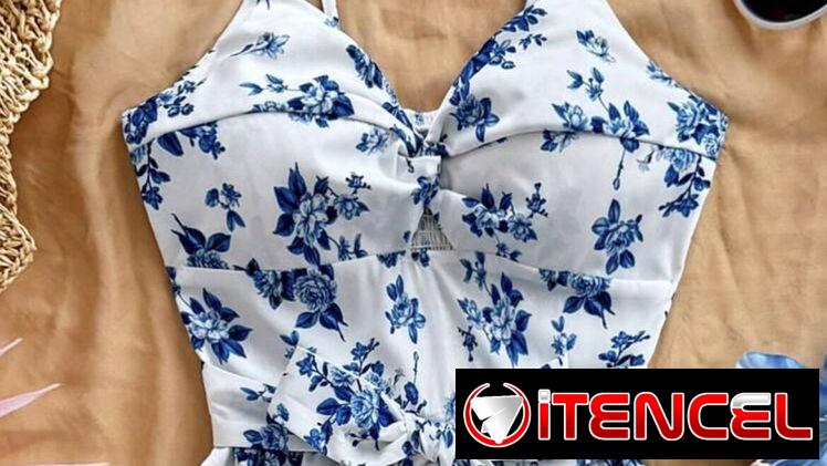 Mono con estampado de flores