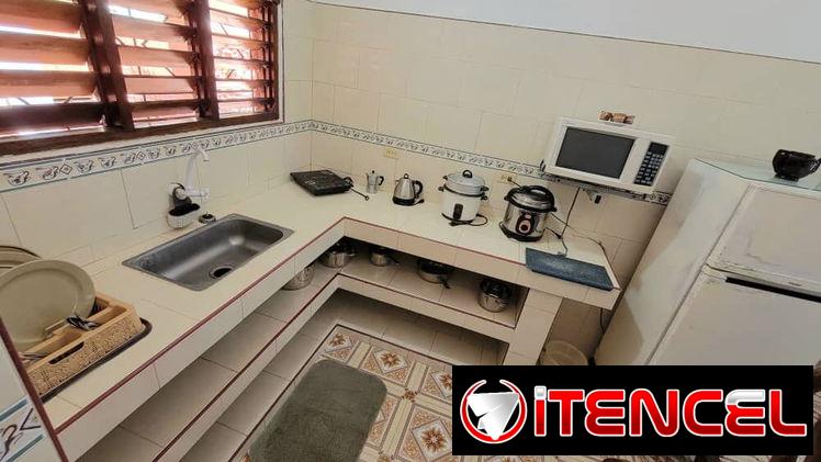 Oferta de descuento en casa  Nataly con piscina en la playa de Guanabo, ubicada a sólo una cuadra del mar 🌊+53 52463651