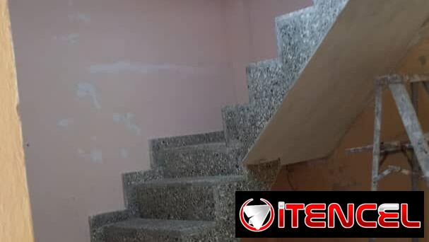 Se vende casa. Solo interesados, oímos propuestas.
