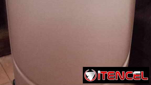 Maleta rosada de 23 kg disponible – Ideal para viajes largos