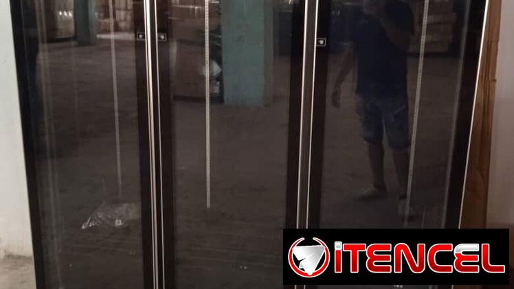Exhibidora xingn 3 puertas