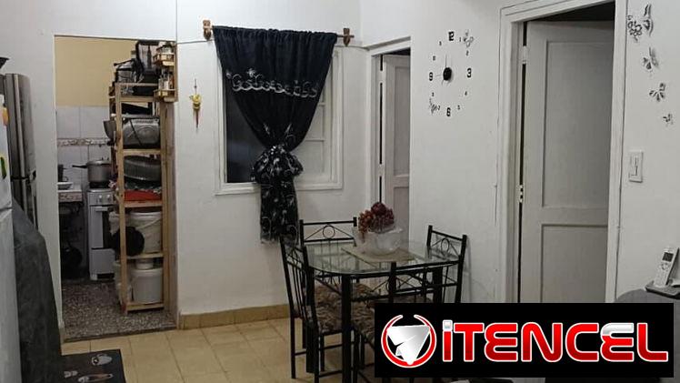 🏠 Se vende apartamento capitalista en Centro Habana. Tiene gas de la calle, agua 24 horas, patiecito y teléfono fijo