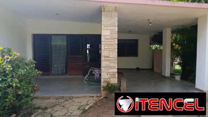 BELLA CASA CAPITALISTA Y TOTALMENTE INDEPENDIENTE  EN FONTANAR