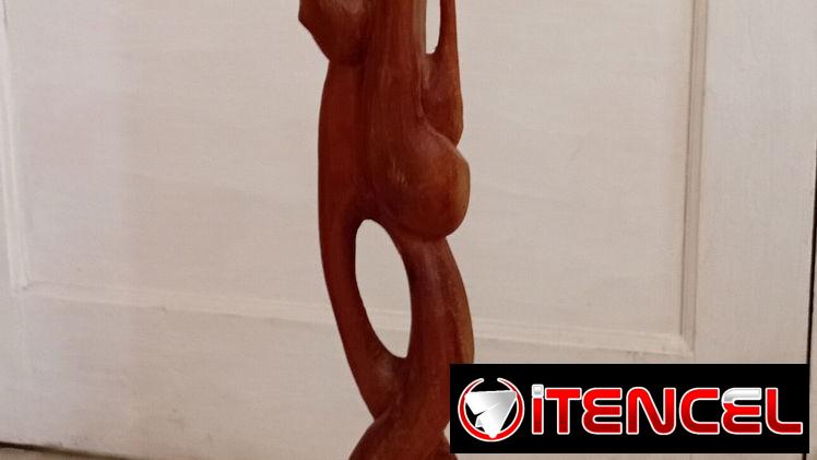 Talla en madera preciosa