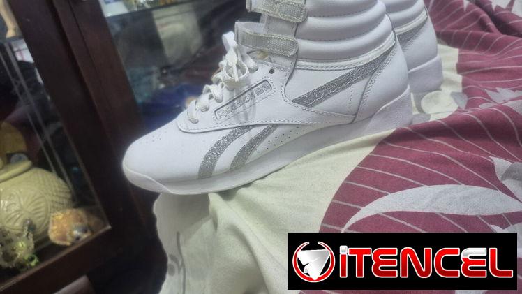 Tenis Reebok blancos nuevos # 37.5-38 edicion limitada
