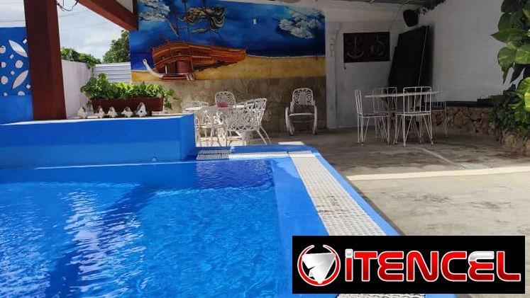 Casa  con piscina con chorro iluminado a 4 cuadras del mar ,playa de Guanabo en RENTA,  3 habitaciones +53 52463651 ,S