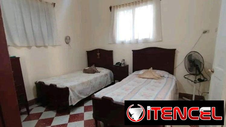Casa capitalista  independiente en la Víbora, 10 de Octubre con piscina y 4 cuartos !!!
