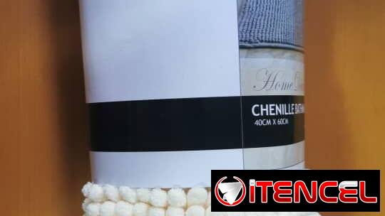 Alfombra de chenilla. (dh)