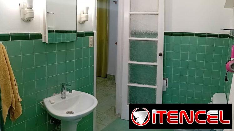 Apartamento con una habitación climatizada en renta en el Vedado +53 52463651 por WhatsApp. SMY