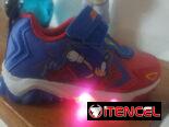 Tenis de niño nuevo