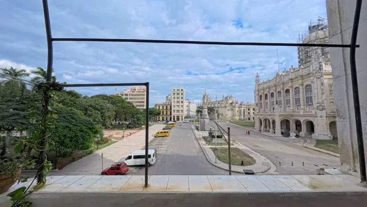 Alquiler 2 hab c/baño privado en Habana Vieja – Ideal para dos parejas – Cocina y terraza – 70 USD