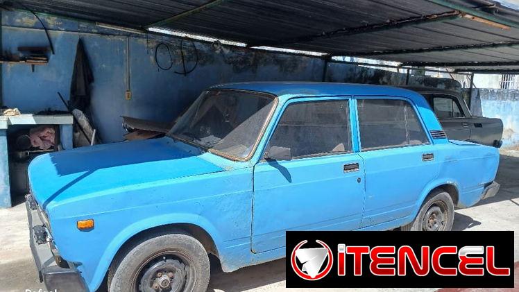 Lada 2105.