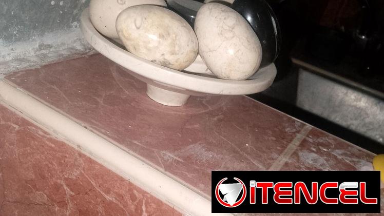 Vendo juego de adorno de mármol de huevos en su fuente de marmol