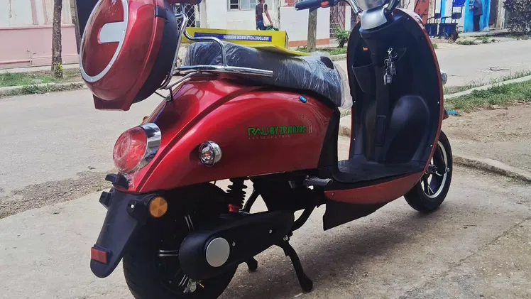 Belleza 😍 de moto rali modelo vespa 0 km con batería 0km