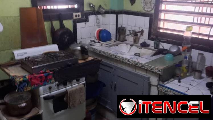#87- 🏡*EN VENTA BIPLANTA  GUABABACOA RPTO NARANJO*  😎*LA PARTE DE ABAJO CONSTA DE:*  PORTAL  SALA 2/4  1 GRANDE Y OTRO