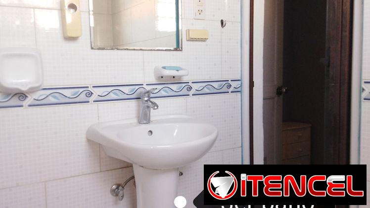 75 mil USD con todo. Casa de 5 cuartos y 3 baños en Plaza de la Rev.