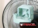 Pequeño ventilador con vasitos para hielo para poner delante del ventilador