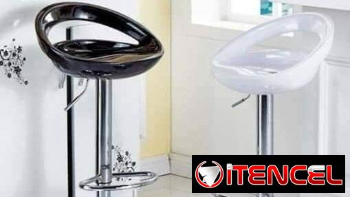 Banqueta de bar con hueco en el asiento comunícate con Pedro