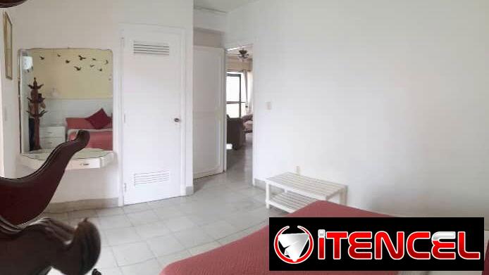 SE RENTA APTO PRIVADO DE DOS HABITACIONES EN EL VEDADO. 5402 6428