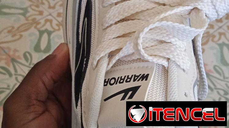 Tenis nuevos marca Warriors.