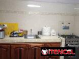 Se vende casa. Solo interesados, oímos propuestas.
