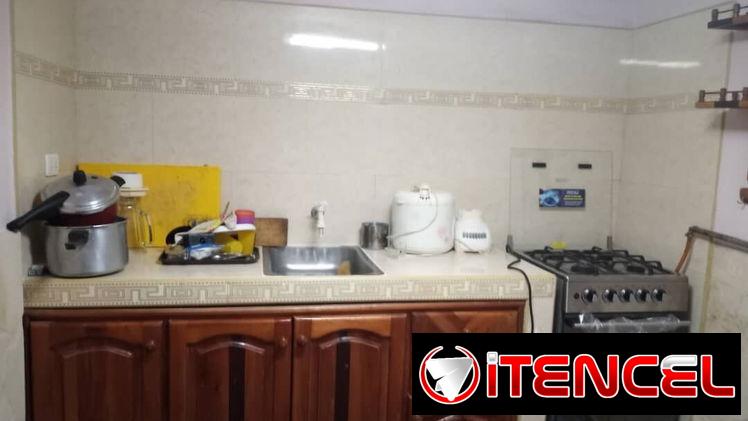 Se vende casa. Solo interesados, oímos propuestas.