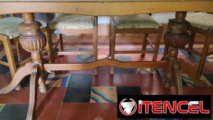 Mesa tradicional árabe 8 comensales, enchapada a plumilla, marqueteria, incrustaciones y cristal.