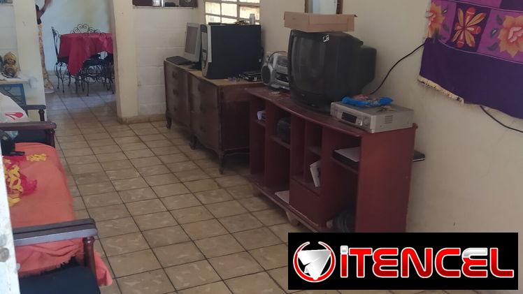 SE VENDE CASA DE 6 HABITACIONES EN MARIANAO. DE DOS PLANTAS. 53886944, 53880216