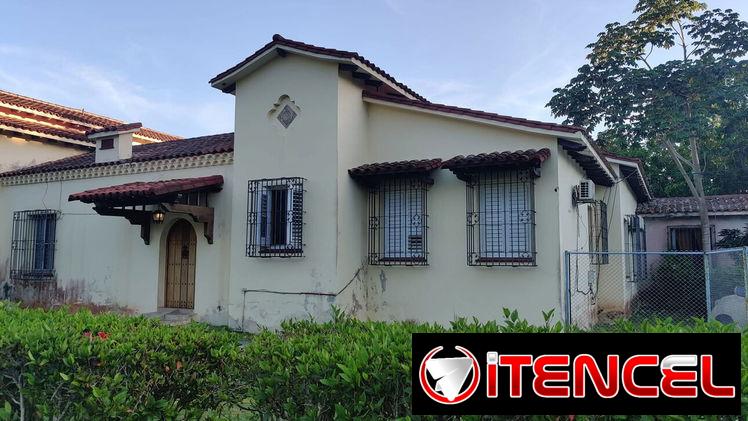 En venta casa en Siboney. Ubicada en una zona muy tranquila y segura !!!